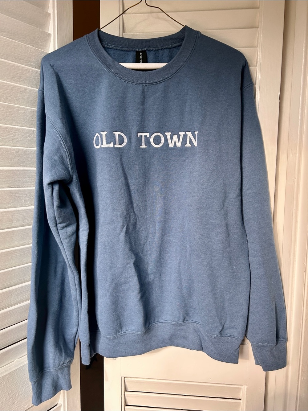 Gildan Womens OLD TOWN Crewneck Sweatshirt - Dusty Blue with White Embroidery